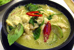 Geng Kheaw Wan Gai (Green Curry Chicken)